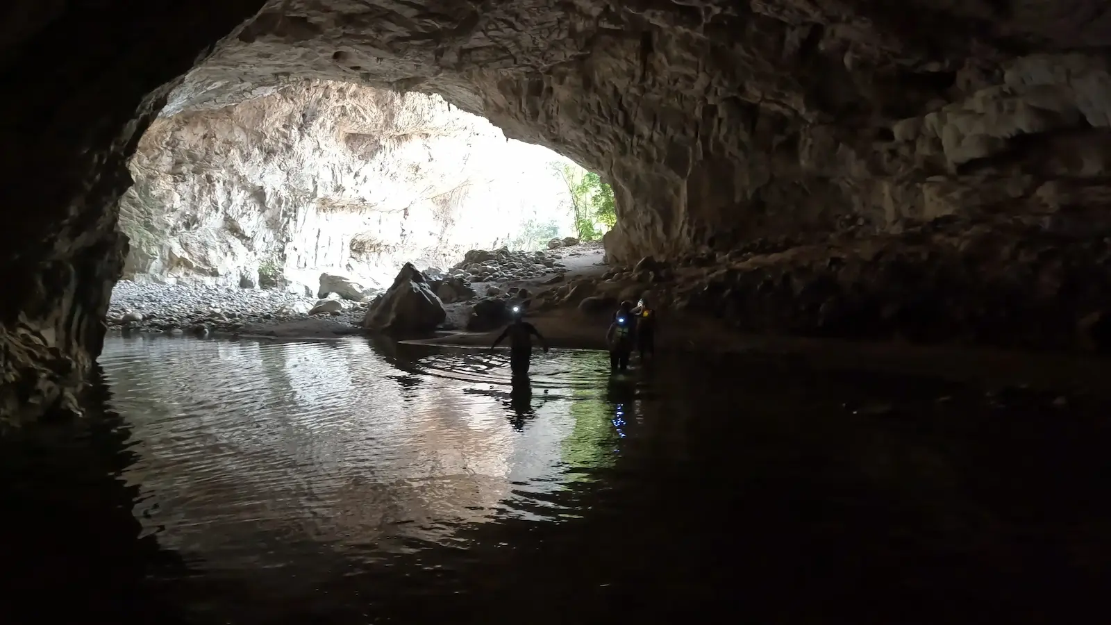 Entrada a la Cueva del río subterráneo Chontacoatlán